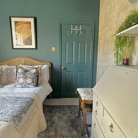 - 66 Scott Street Йорк