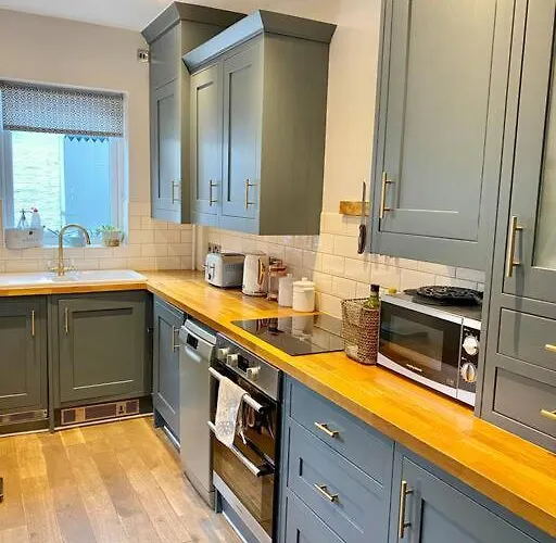 - 66 Scott Street York