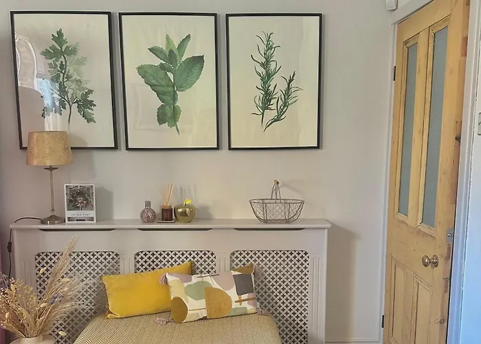 - 66 Scott Street York