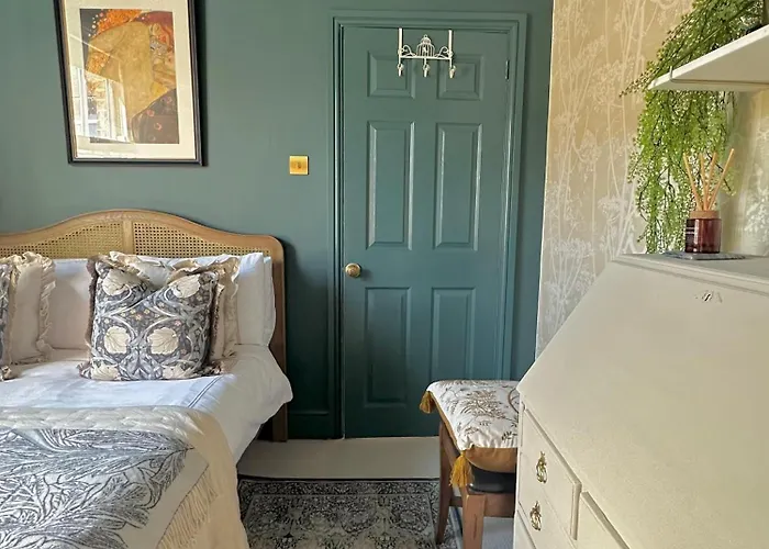 - 66 Scott Street York