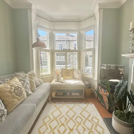 - 66 Scott Street